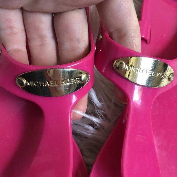 MICHAEL Michael Kors MK Plate Jelly Thong Sandals - Picture 9 of 10